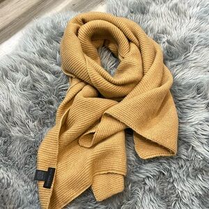 Scarf. Tan color